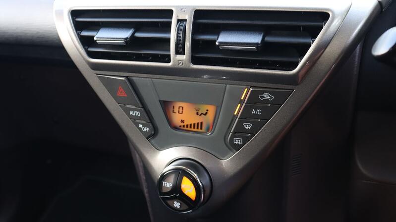 TOYOTA IQ