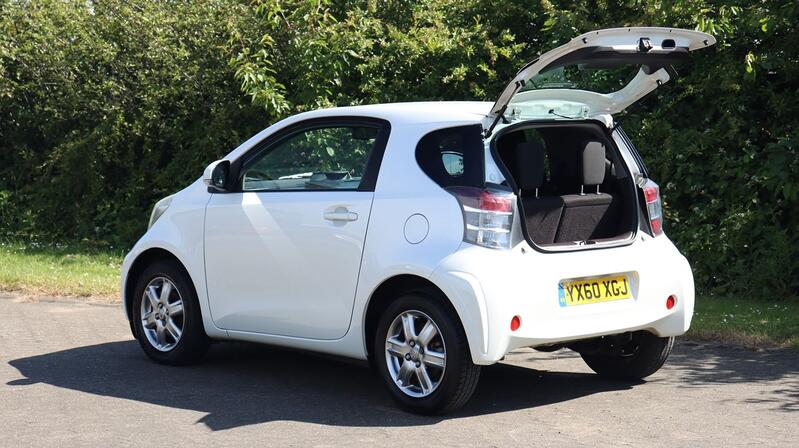 TOYOTA IQ