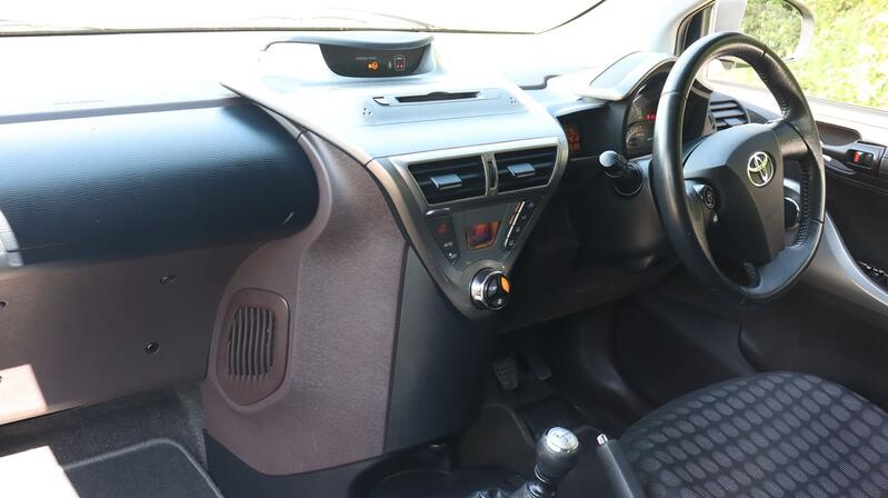 TOYOTA IQ