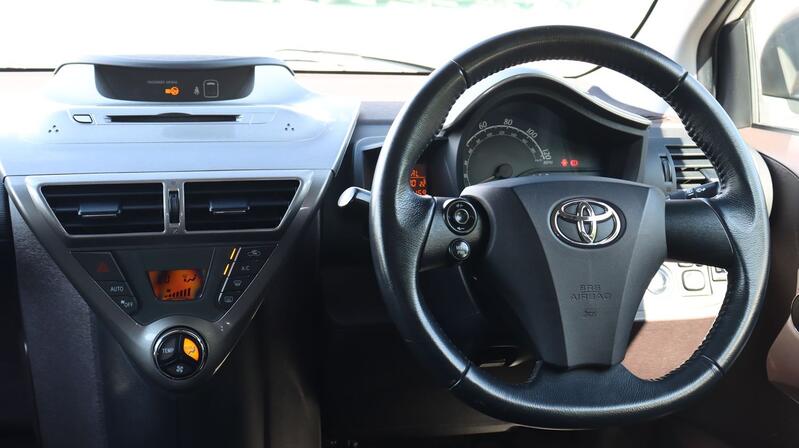 TOYOTA IQ