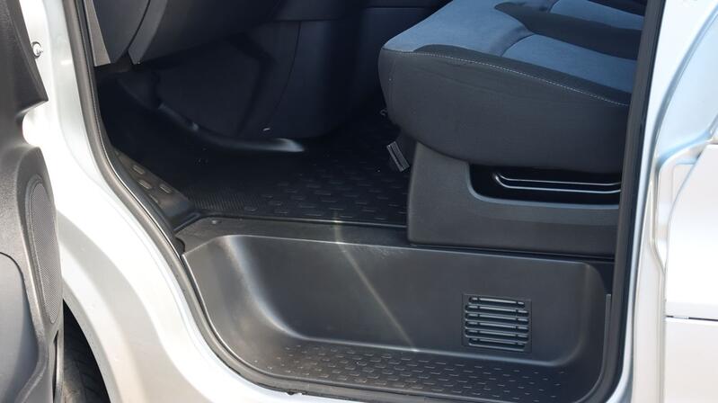 VAUXHALL VIVARO