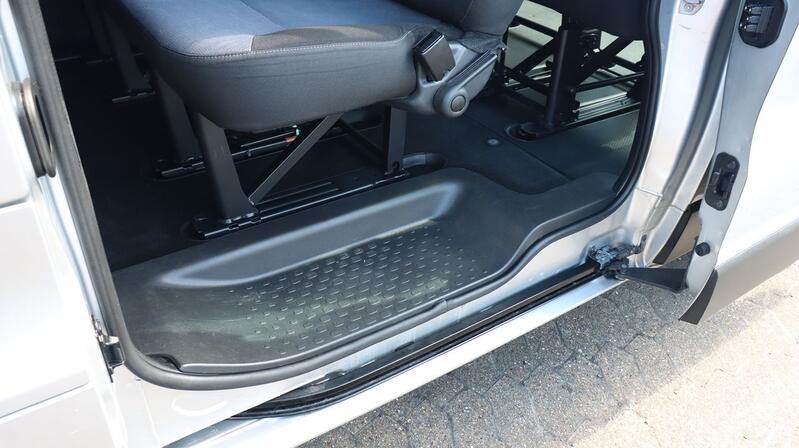 VAUXHALL VIVARO