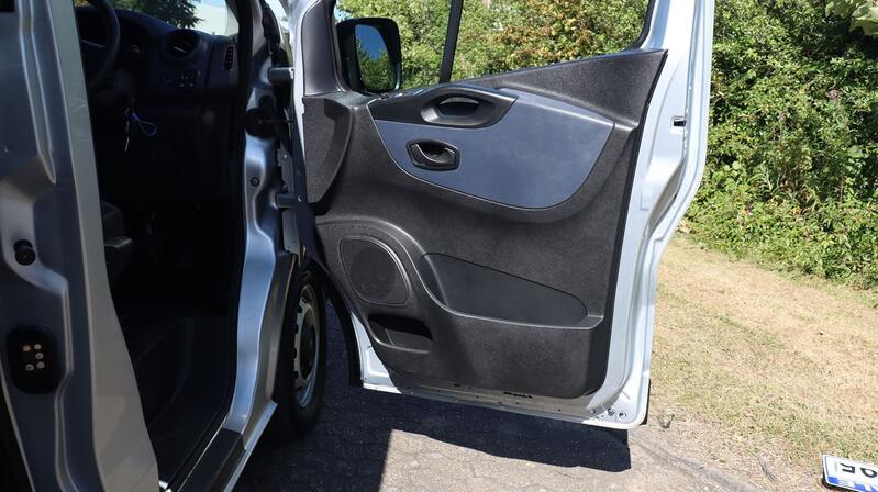 VAUXHALL VIVARO