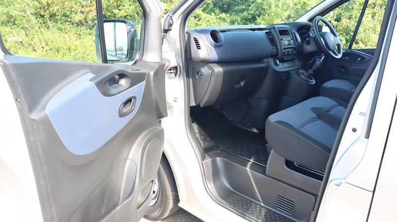 VAUXHALL VIVARO