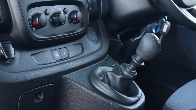 VAUXHALL VIVARO