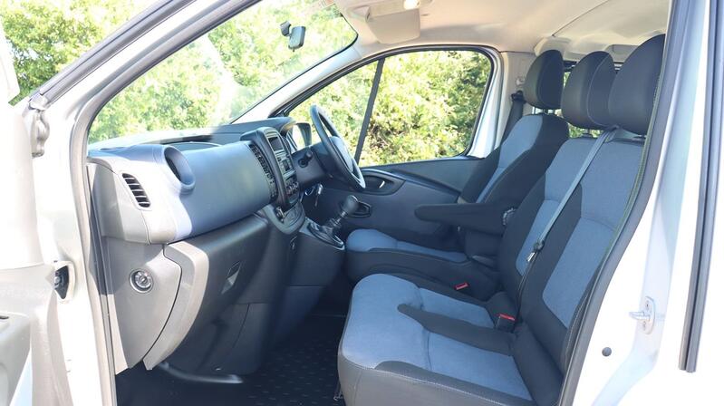 VAUXHALL VIVARO