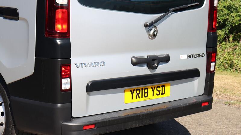 VAUXHALL VIVARO