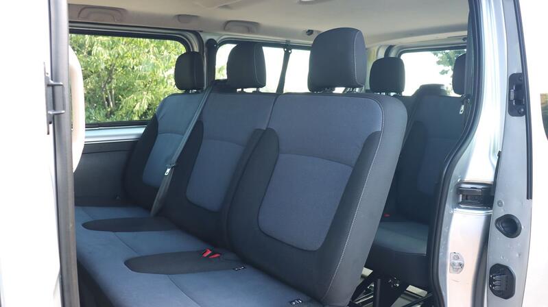 VAUXHALL VIVARO
