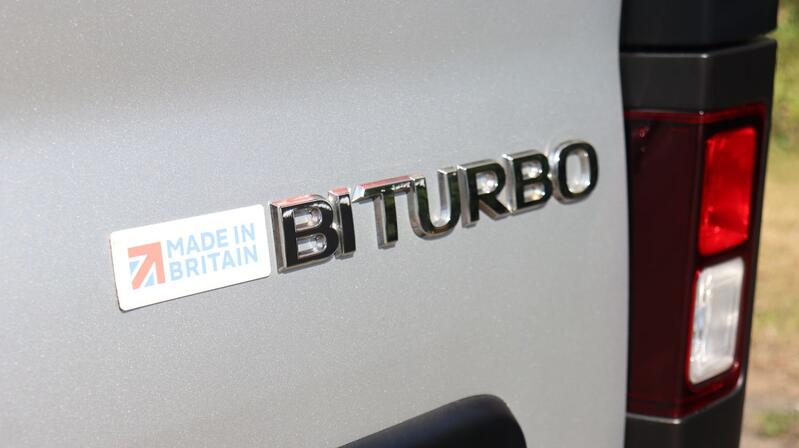 VAUXHALL VIVARO