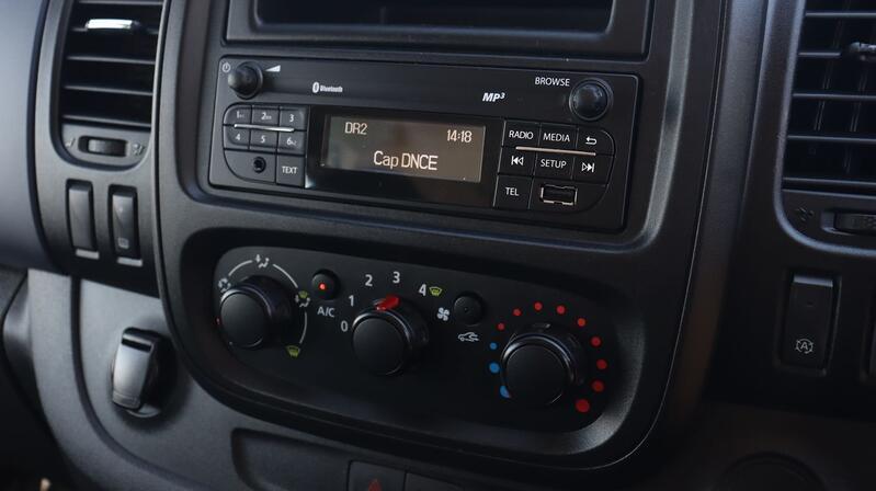 VAUXHALL VIVARO