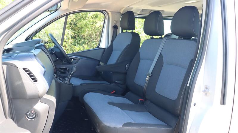VAUXHALL VIVARO