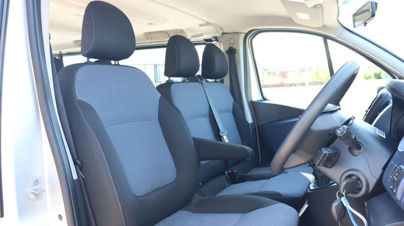 VAUXHALL VIVARO