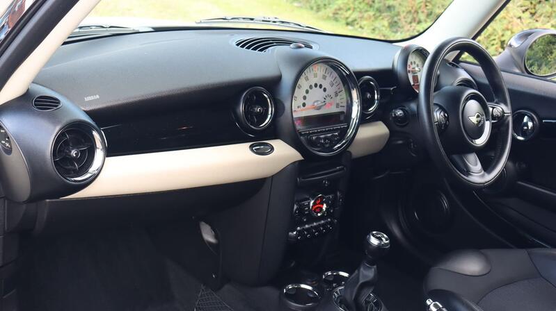 MINI HATCH