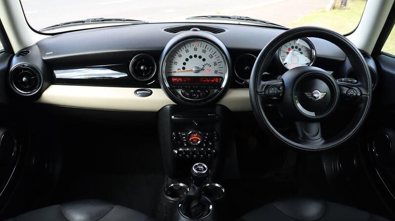 MINI HATCH
