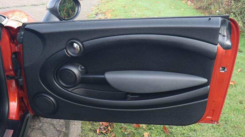 MINI HATCH