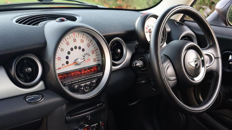 MINI HATCH