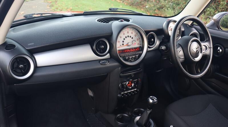 MINI HATCH