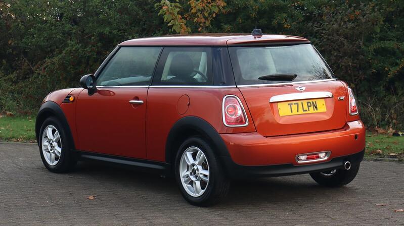 MINI HATCH
