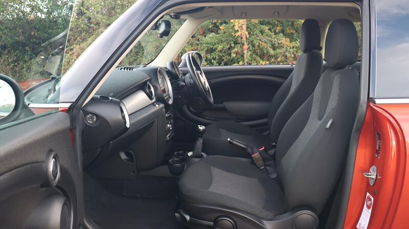 MINI HATCH