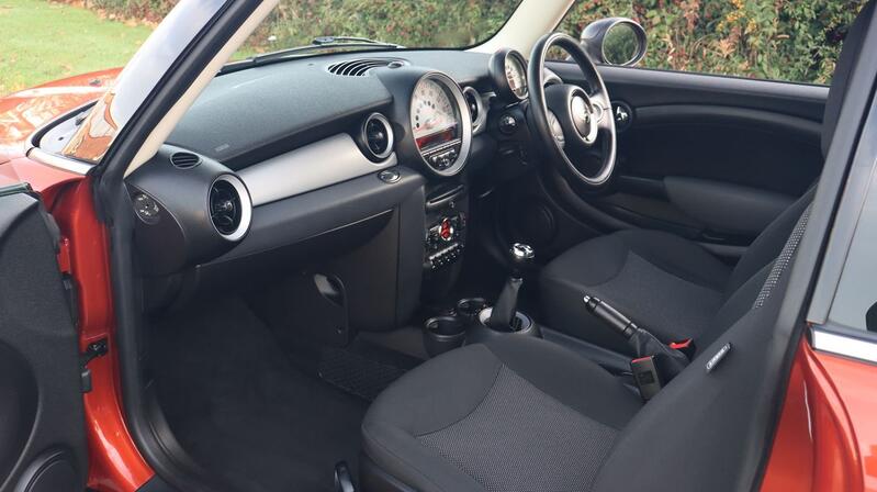 MINI HATCH