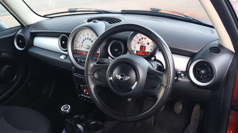 MINI HATCH