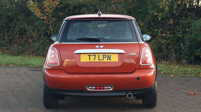 MINI HATCH