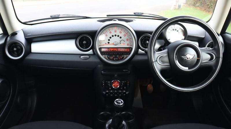 MINI HATCH