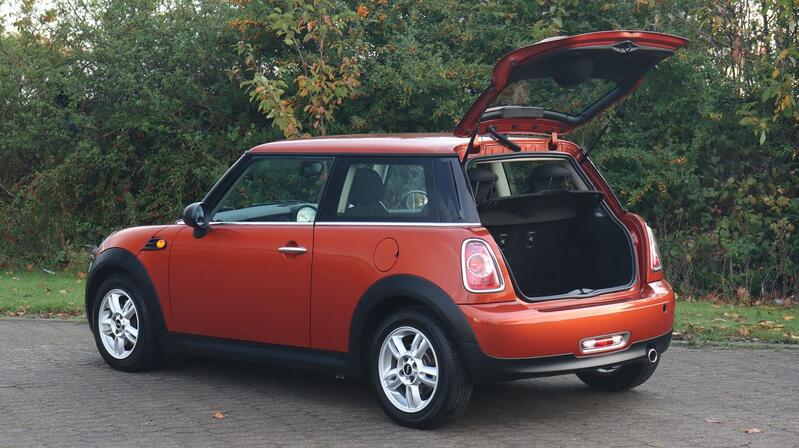 MINI HATCH