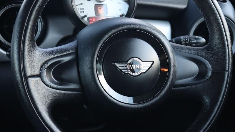 MINI HATCH
