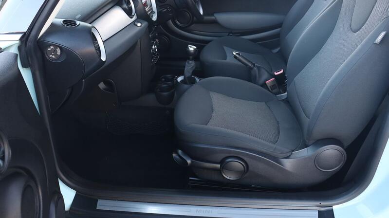 MINI HATCH