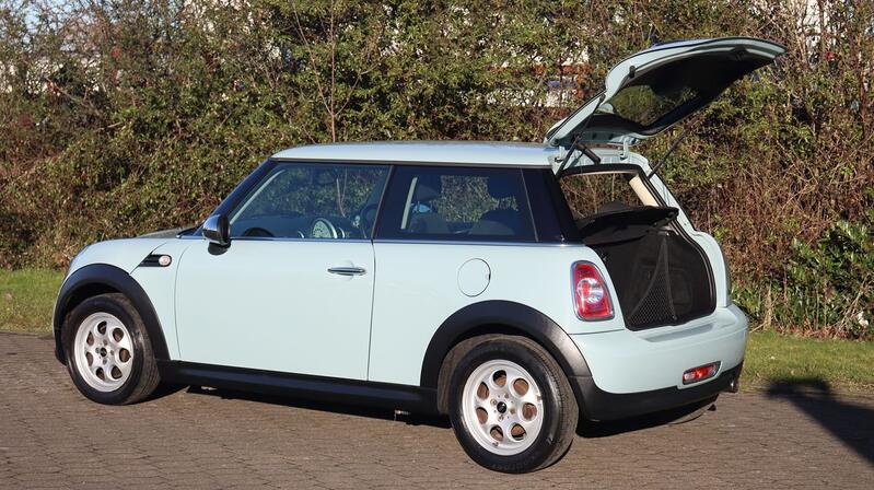 MINI HATCH
