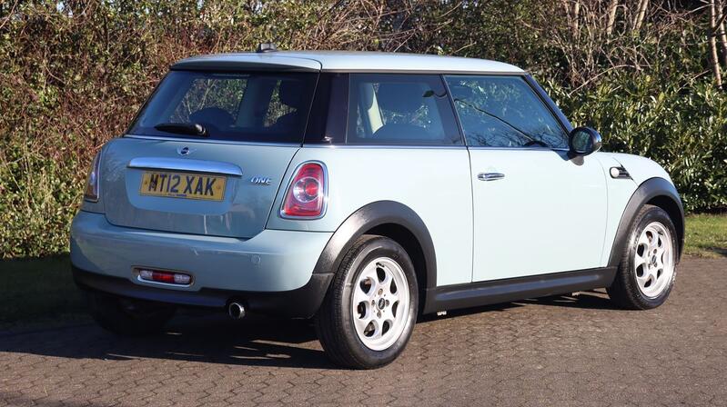MINI HATCH
