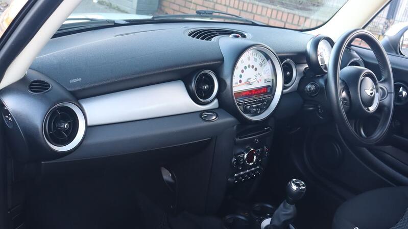 MINI HATCH