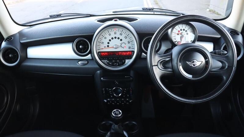 MINI HATCH