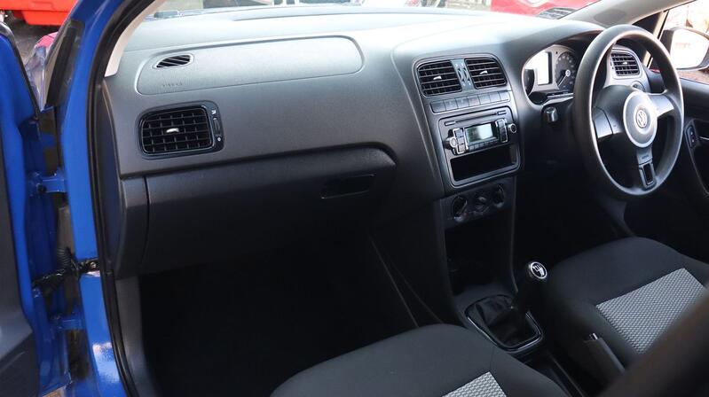 VOLKSWAGEN POLO