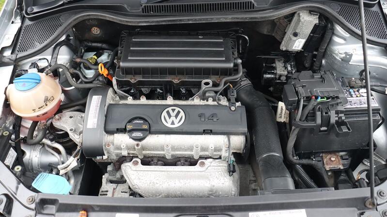 VOLKSWAGEN POLO