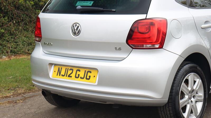 VOLKSWAGEN POLO