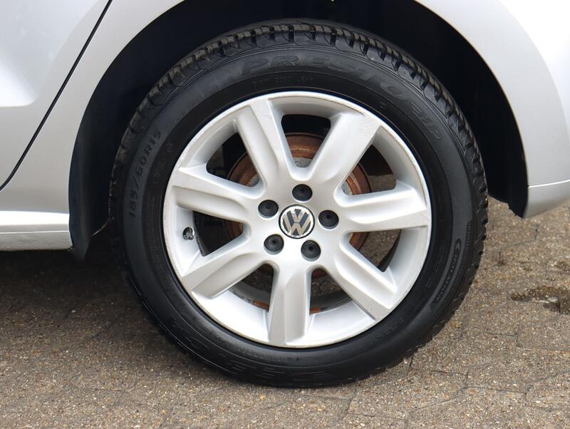 VOLKSWAGEN POLO