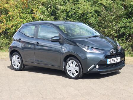 TOYOTA AYGO 1.0 VVT-i x-pression